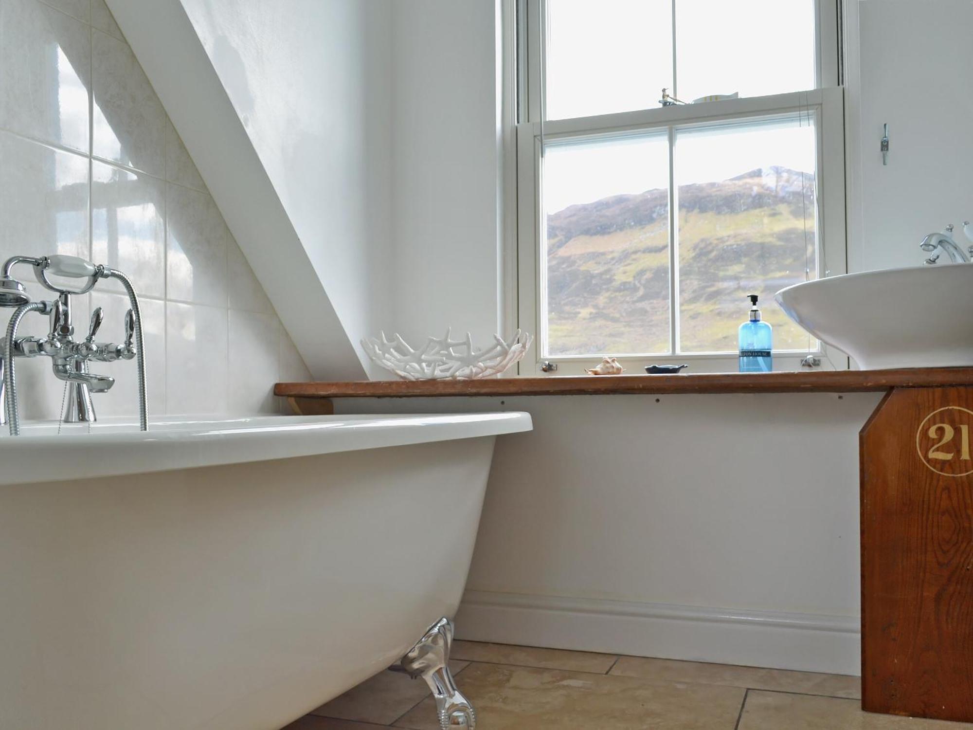 Loch Shore Cottage ドーニー エクステリア 写真