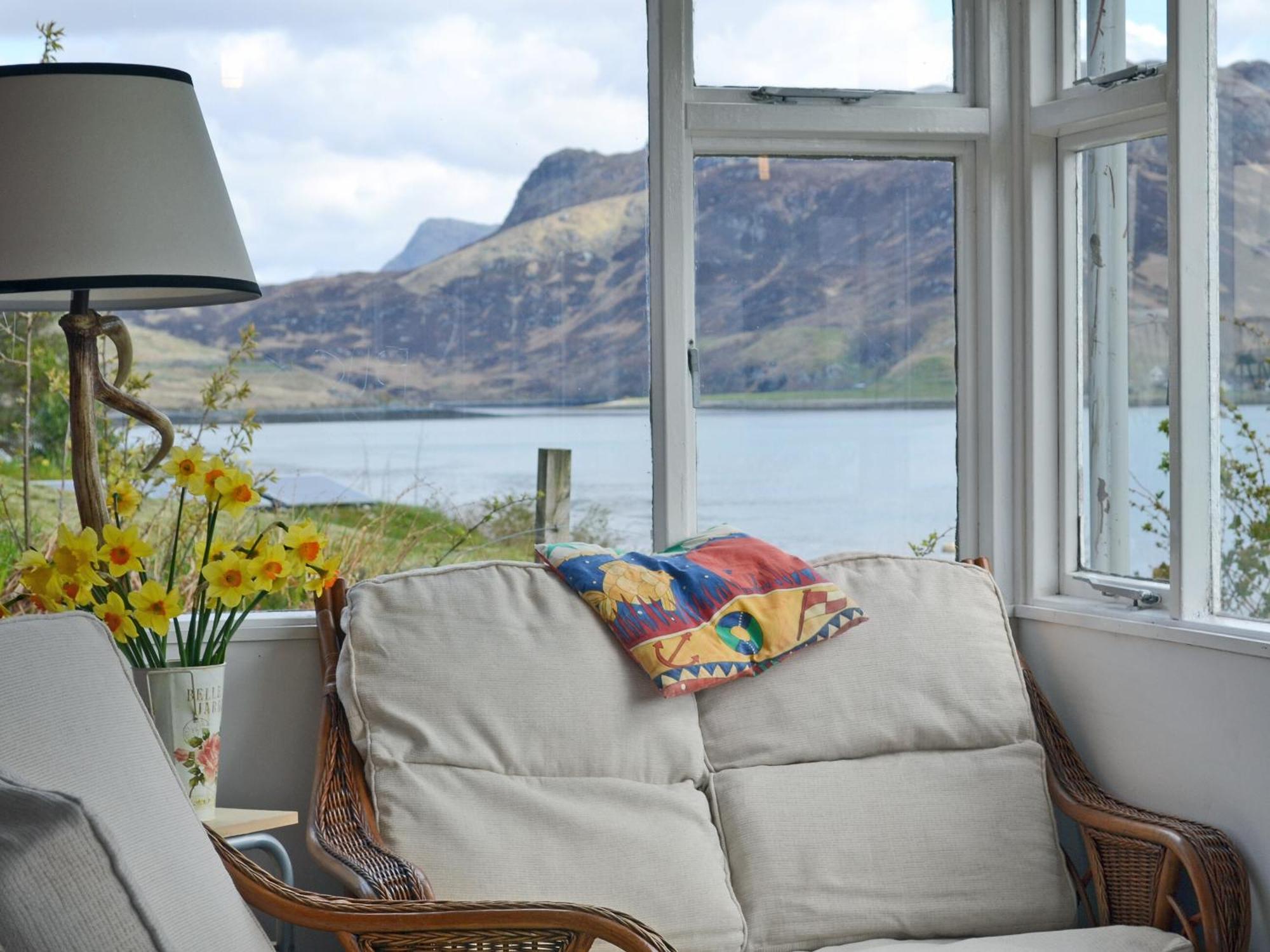 Loch Shore Cottage ドーニー エクステリア 写真